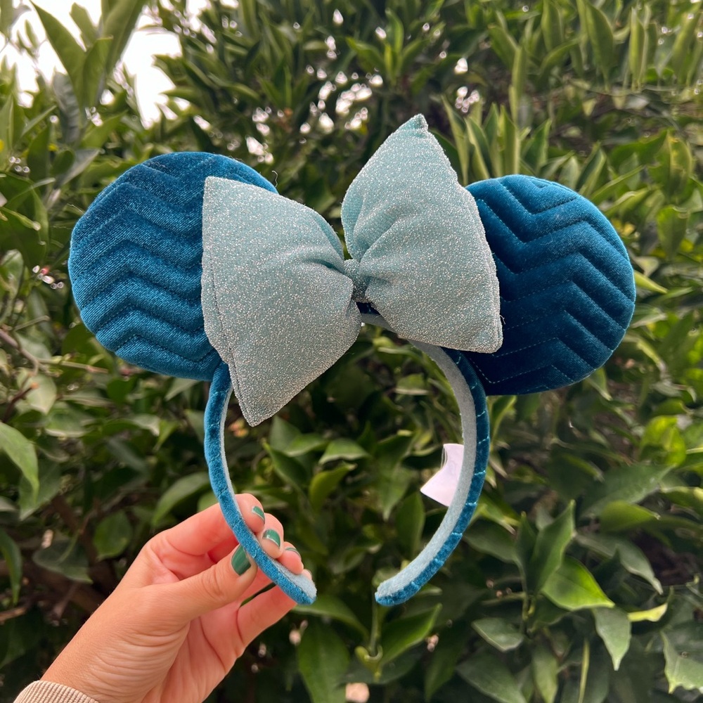 Disney Blue Chevron Quilted Sparkly Bow
Minnie Mouse Ears Headband